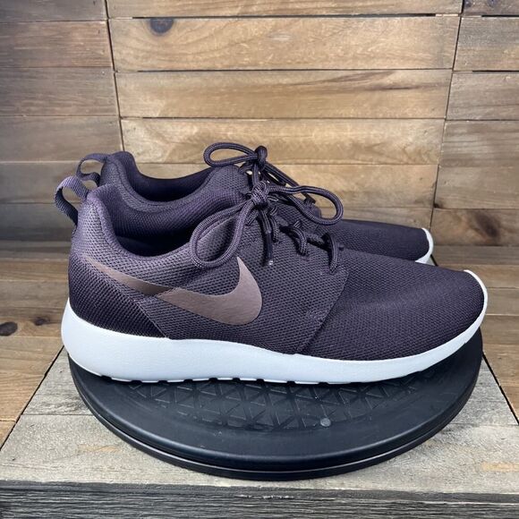Nike Roshe One Port Wine Metallic Purple Womens Size 9 Running Shoes - Picture 1 of 10